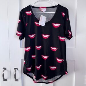 NWT LuLaRoe Iris Black Shirt with Vampire Lips Halloween Size Small